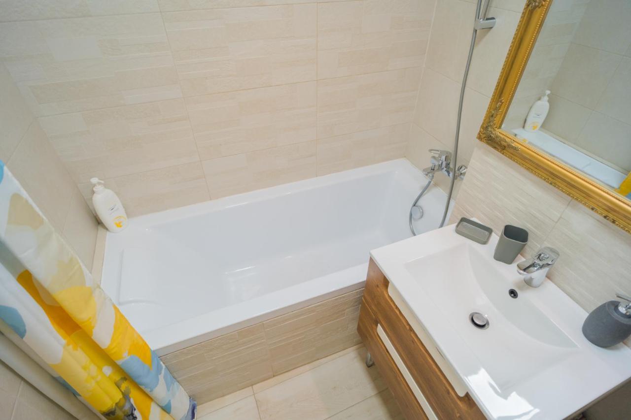 Cozy & Spacious 2Br Apartment With Netflix Bukareszt Zewnętrze zdjęcie