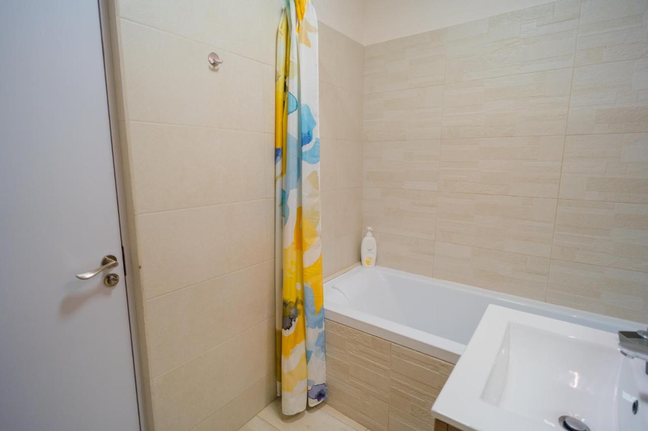 Cozy & Spacious 2Br Apartment With Netflix Bukareszt Zewnętrze zdjęcie