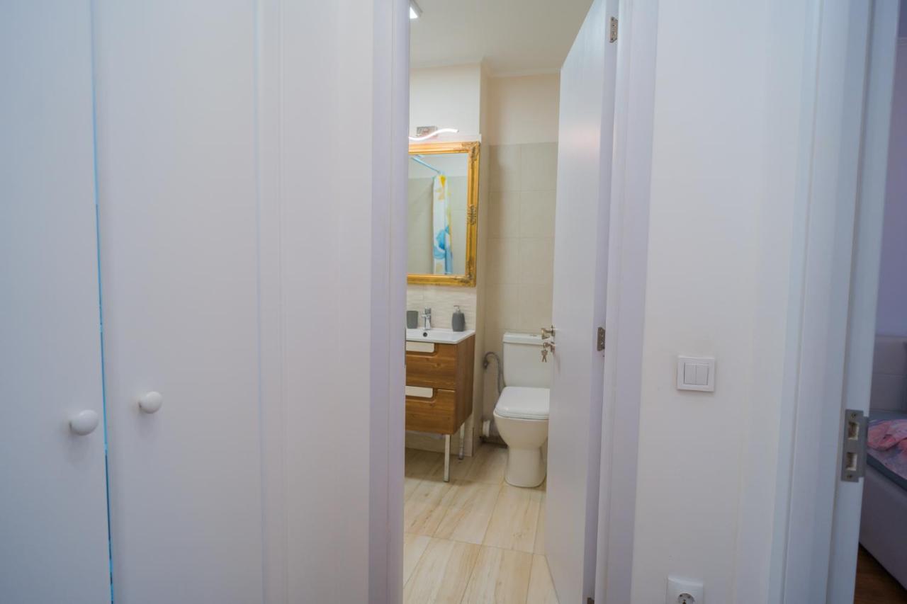 Cozy & Spacious 2Br Apartment With Netflix Bukareszt Zewnętrze zdjęcie