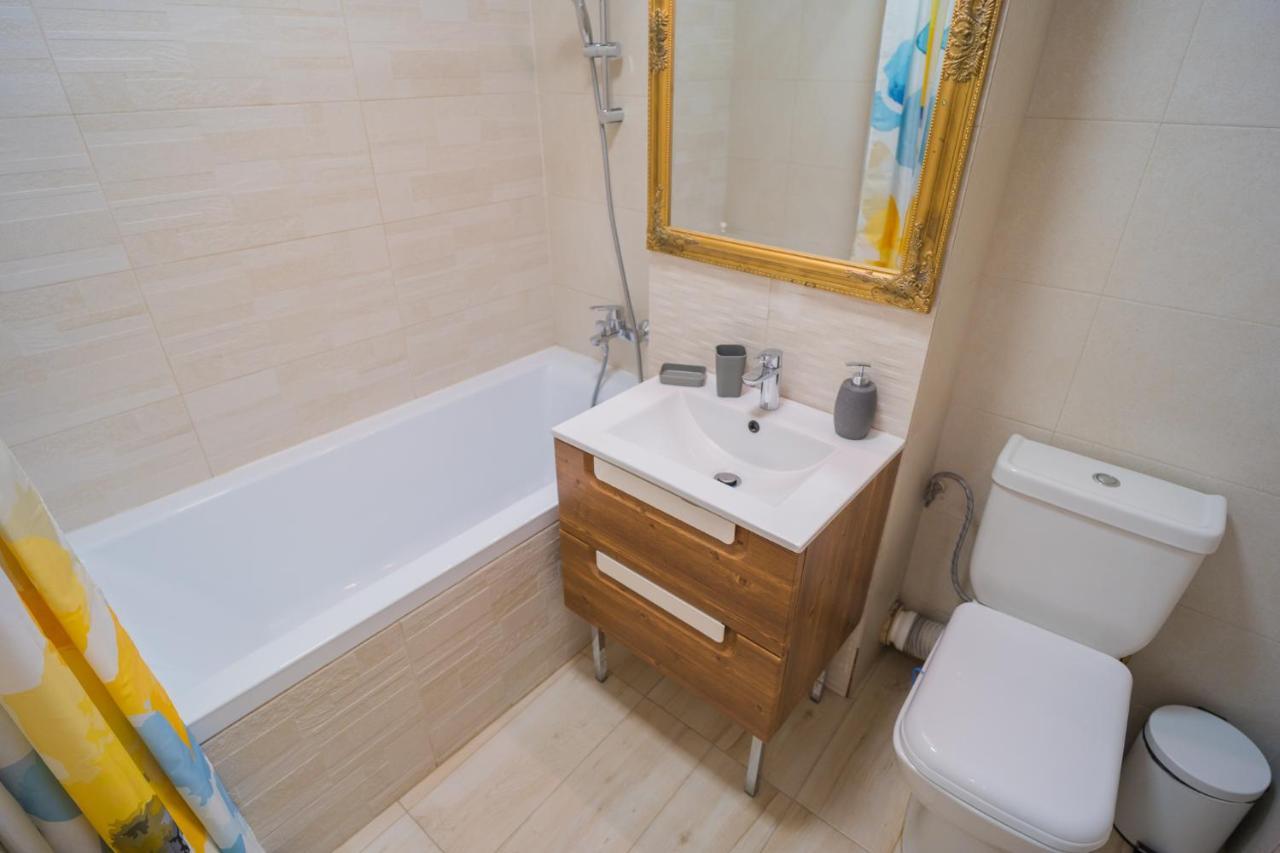 Cozy & Spacious 2Br Apartment With Netflix Bukareszt Zewnętrze zdjęcie